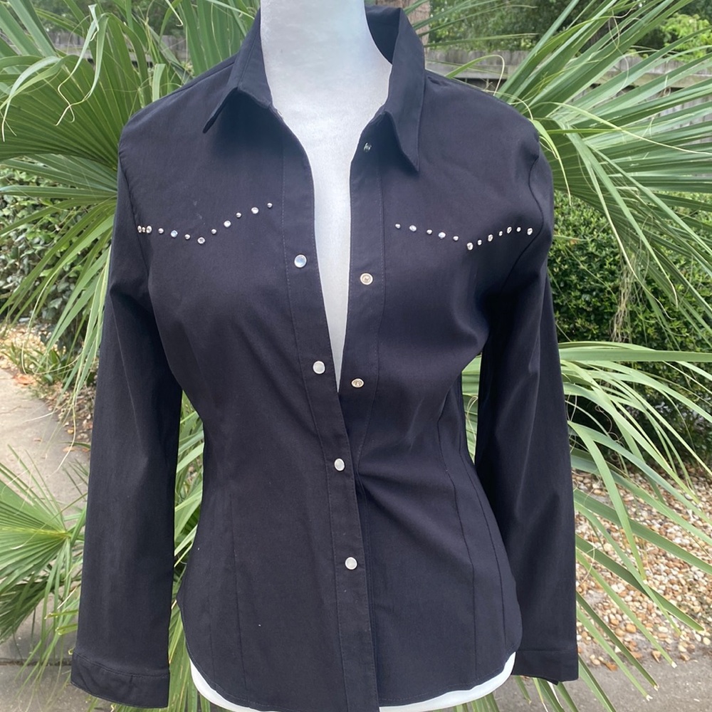 Harlow western style black top size petite M black with bling detail 🖤🤍